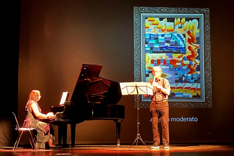 Performing the Sonata for Recorder and Piano F major by Johann Sebastian Bach with Svetlana Rudenko in Alcalá la Real, Teatro Martínez Montañés on Oct. 29, 2022