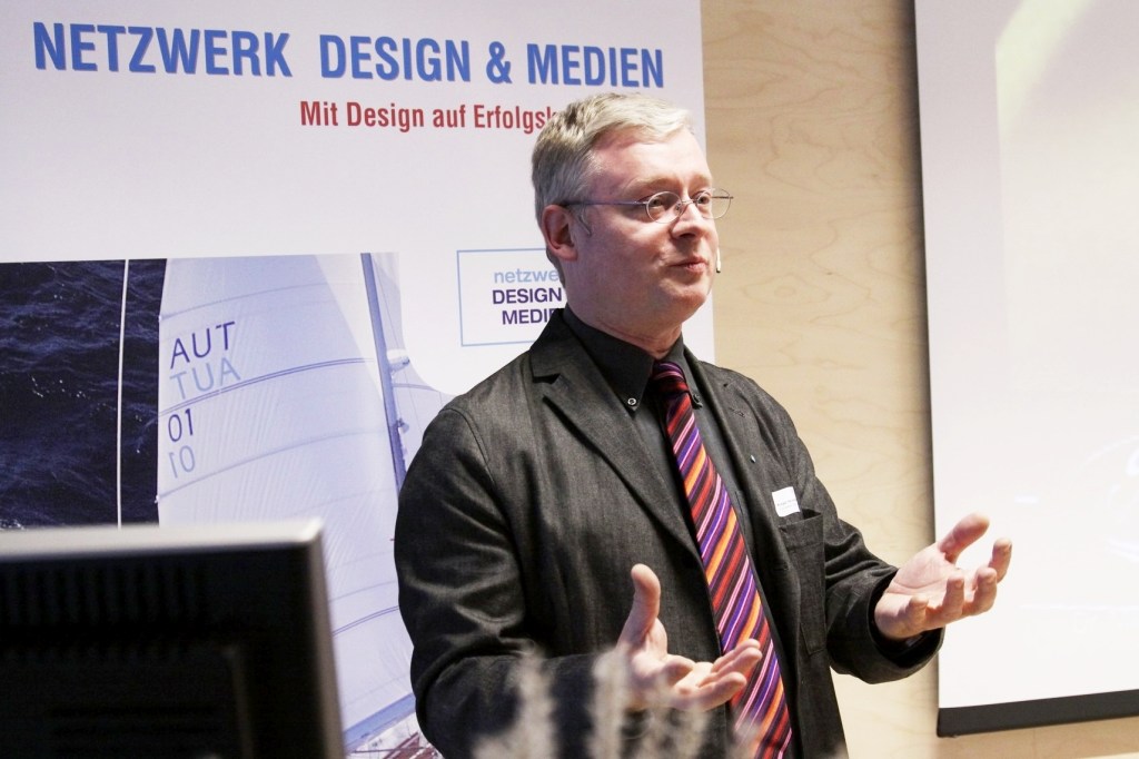 Michael Haverkamp speaking about Synesthetic Design at Design-Tagung-09: Gutes Design ist mehr als eine schöne Form! FH Salzburg, Campus Kuchl, Austria.